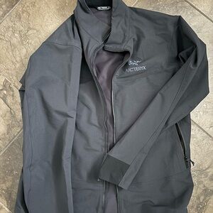 Arc'teryx Men's Dark Gray Performance Jacket